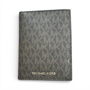 Michael Kors Monogram Passport Holder NWOT Travel Luxury Vacation Wallet NEW